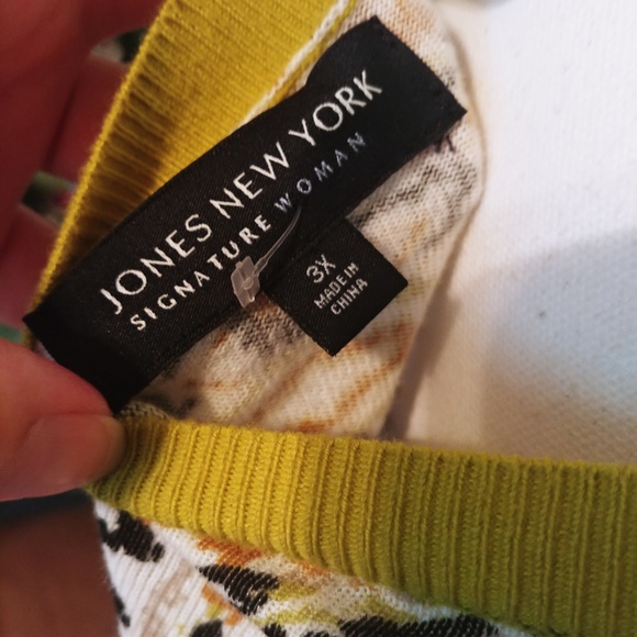 Jones New York (Signature Woman) Floral Blouse - Picture 5 of 6